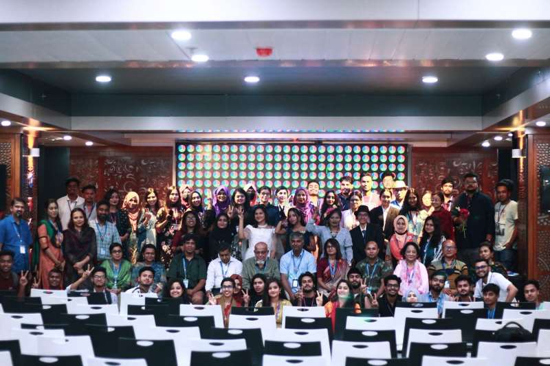 A Lively Stage Adaptation of Oscar Wilde’s The Importance of Being Earnest